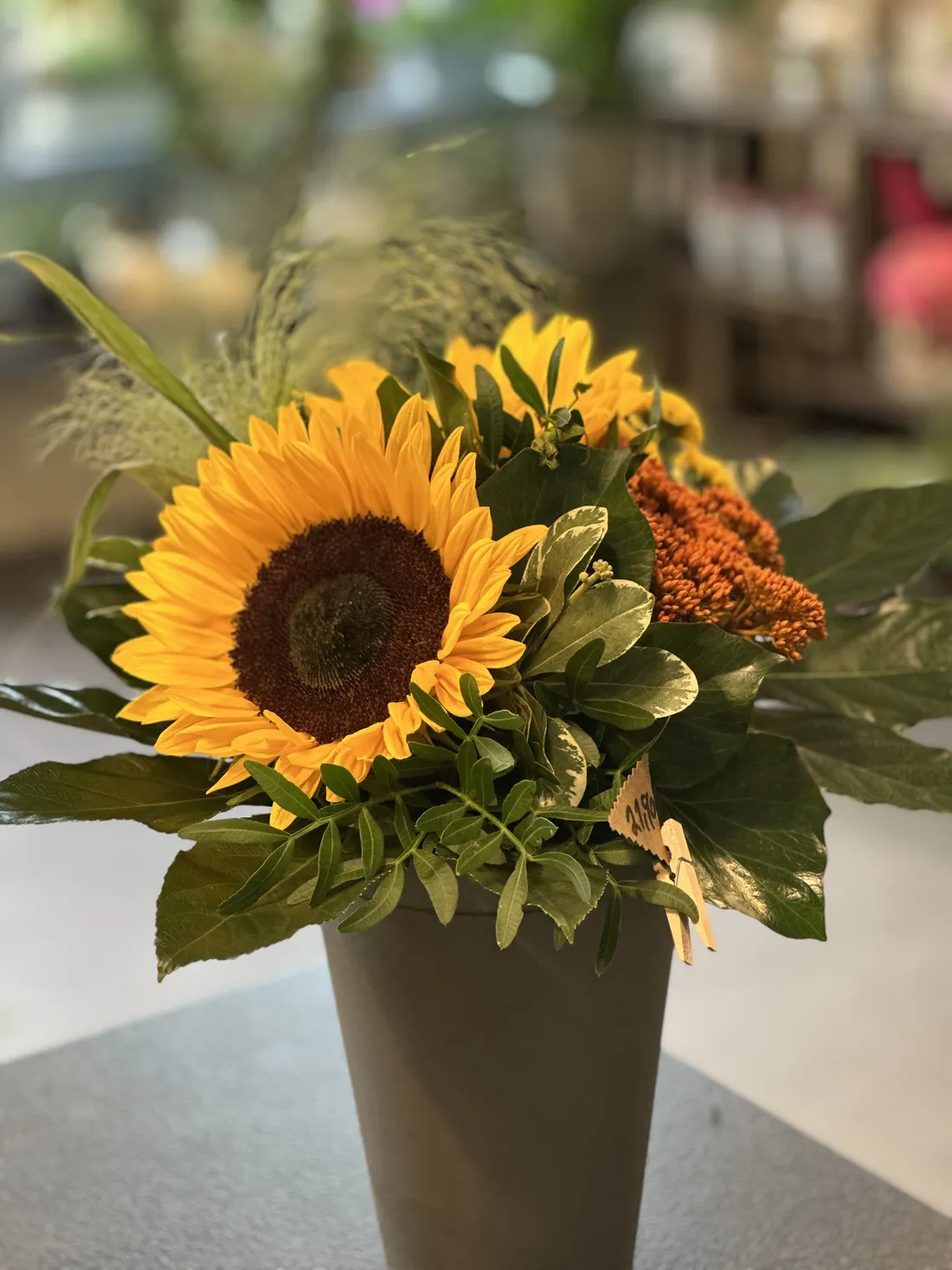 Sonnenblumenstrauß mit Beiwerk vom Blumenatelier Moers