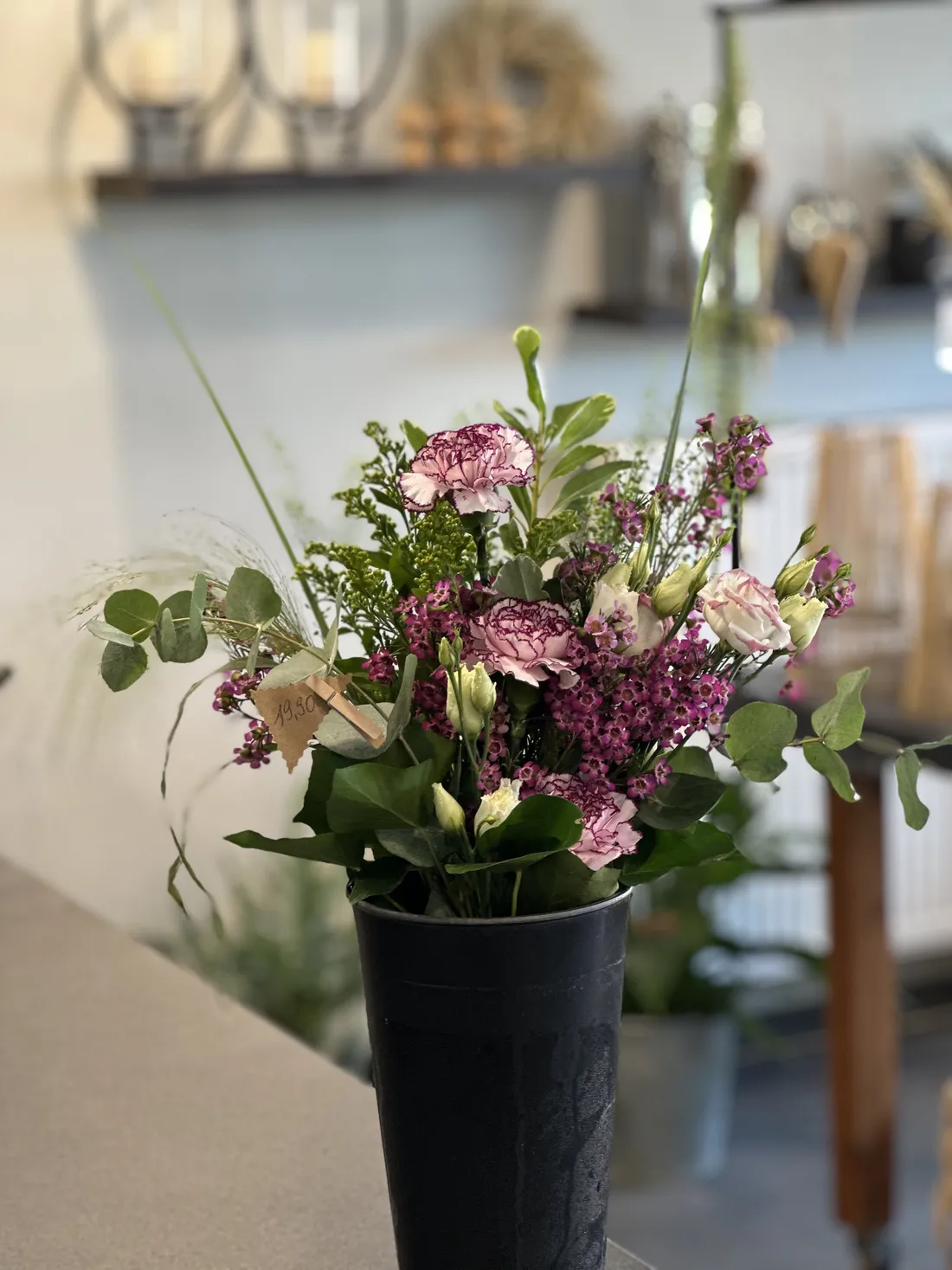 Romantischer Strauß in Rosa- und Beerentönen vom Blumenatelier Moers