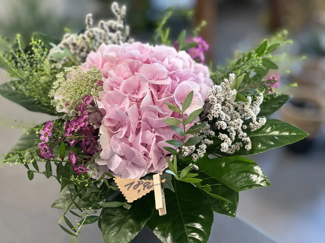 Zarter Hochzeitsstrauß mit Hortensien vom Blumenatelier Moers